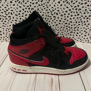 Kids Air Jordan mid 1